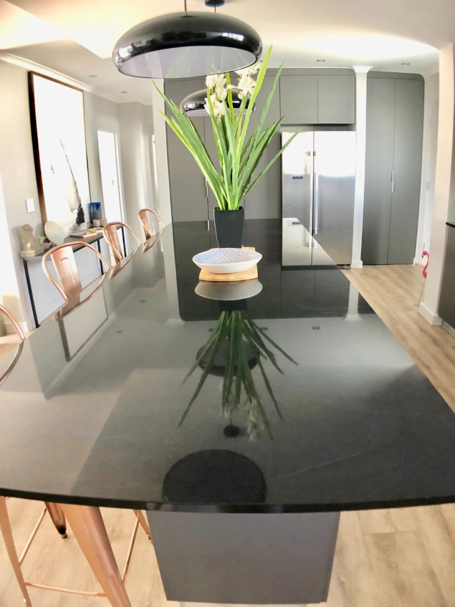 2 Bedroom Property for Sale in Sea Point Western Cape